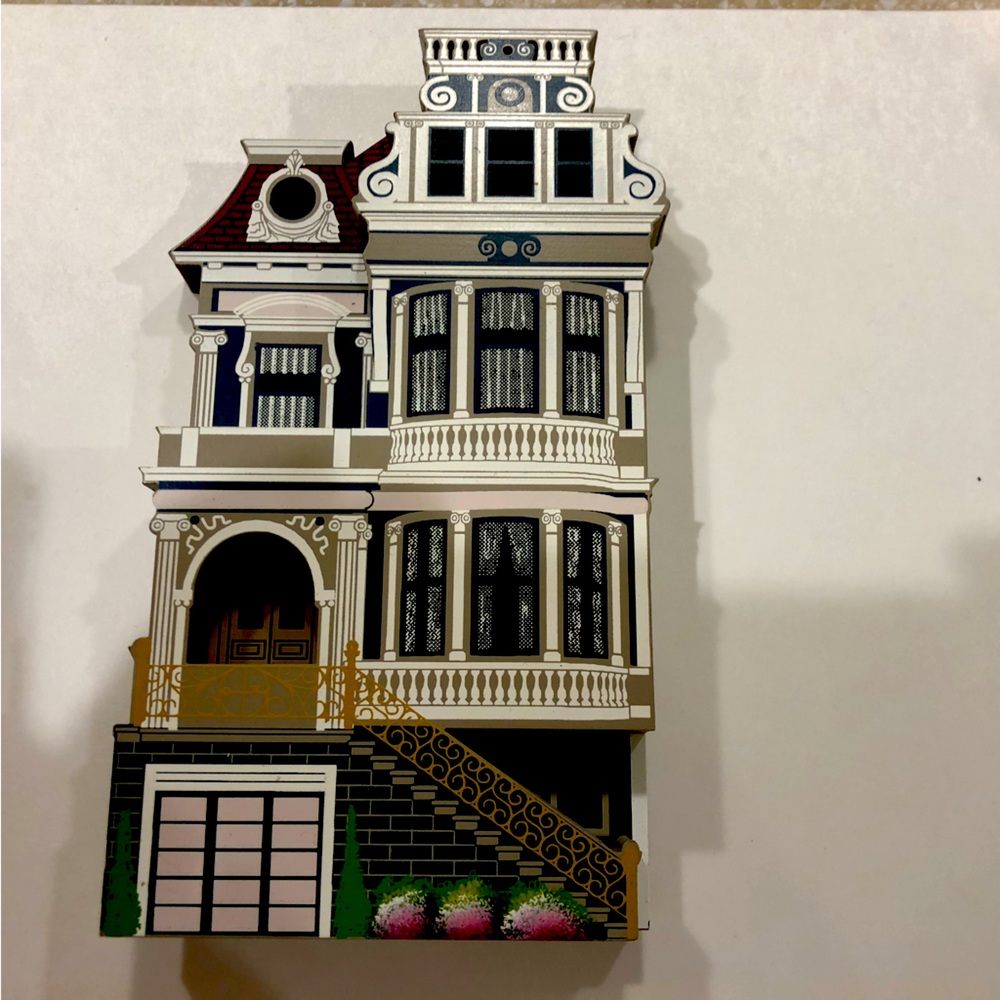 Sheila’s Collectible Houses- Eclectic